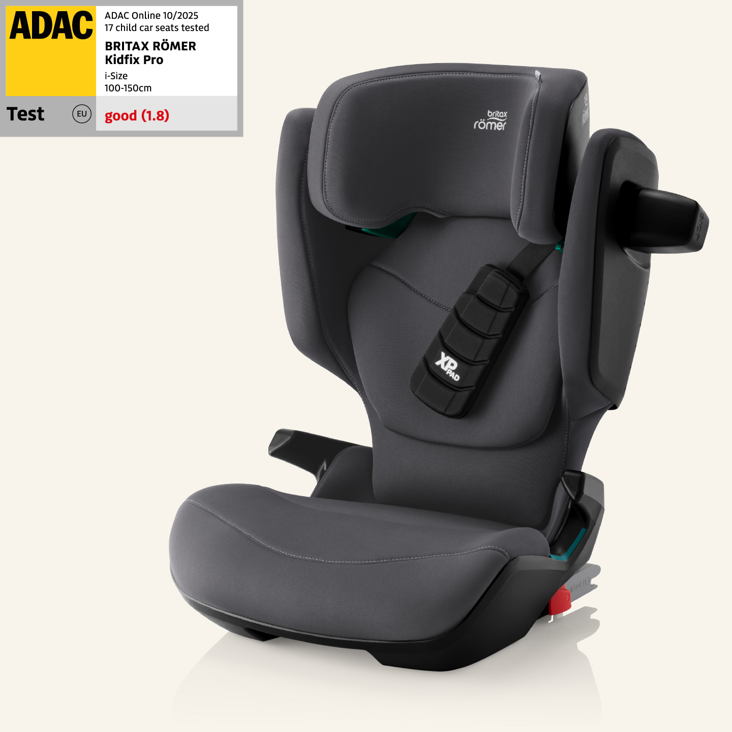 Britax R&ouml;mer s vysokou opěrkou zad; vedle n&iacute; testovac&iacute; &scaron;t&iacute;tek ADAC s hodnocen&iacute;m &bdquo;Good&ldquo; (1,8).